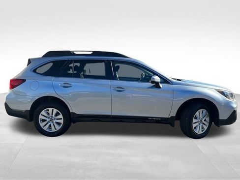Used 2018 Subaru Outback 2.5i Premium image 18