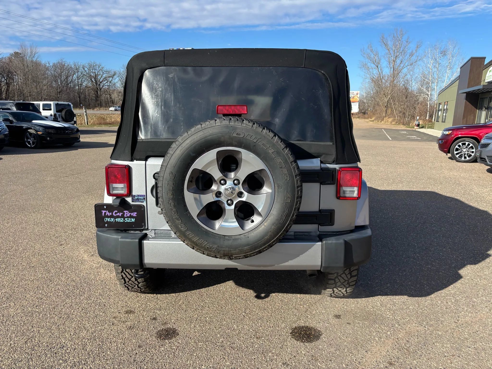 Used 2017 Jeep Wrangler Unlimited Sahara w/ Connectivity Group AWD/4WD image 6