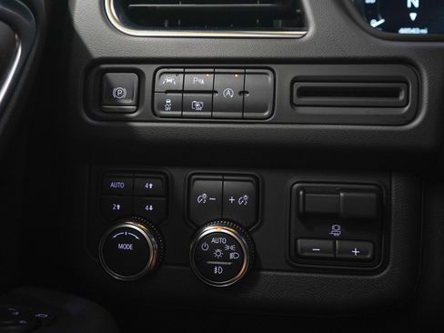 Used 2023 GMC Yukon XL SLT w/ SLT Premium Package AWD/4WD image 25
