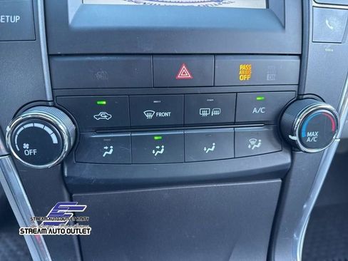 Used 2017 Toyota Camry LE image 21