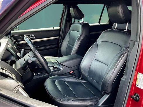 Used 2018 Ford Explorer XLT w/ Equipment Group 202A image 23