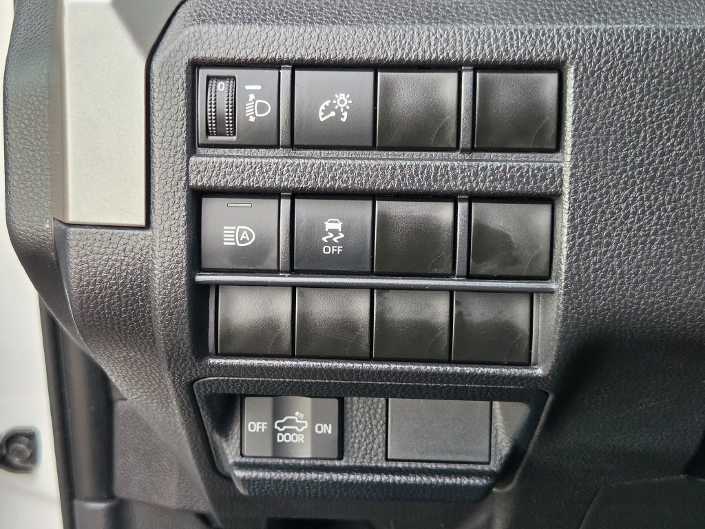 Used 2024 Toyota Tacoma SR5 AWD/4WD image 24