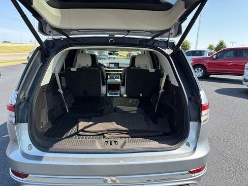 Used 2021 Lincoln Aviator Black Label w/ Class IV Trailer Tow Package AWD/4WD image 7