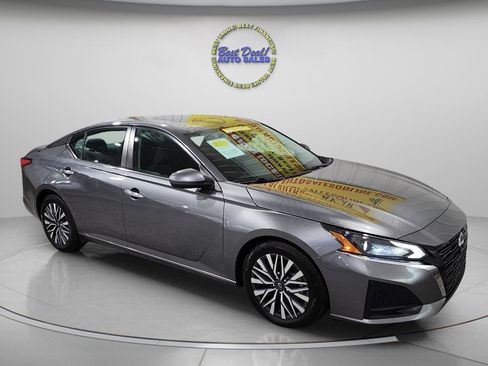 Used 2023 Nissan Altima 2.5 SV w/ SV Premium Package FWD image 8