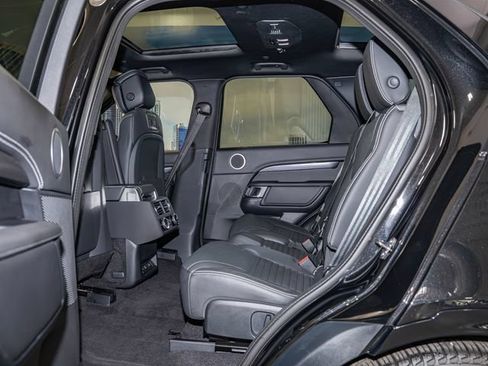 Used 2025 Land Rover Discovery Metropolitan Edition AWD/4WD image 22