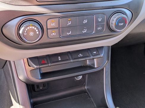 Used 2021 Chevrolet Colorado W/T w/ WT Convenience Package RWD image 23