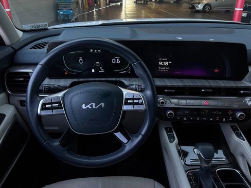 Used 2024 Kia Telluride EX w/ EX Captain's Chair Package FWD image 16
