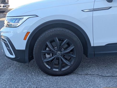 Used 2024 Volkswagen Tiguan SE image 10