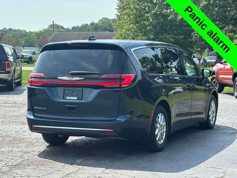 Used 2023 Chrysler Pacifica Touring-L FWD image 36