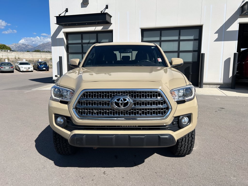 Used 2017 Toyota Tacoma TRD Off-Road AWD/4WD image 5