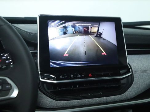 Used 2024 Jeep Compass Latitude image 29