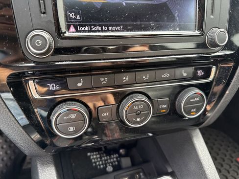 Used 2016 Volkswagen Jetta GLI SEL FWD image 18