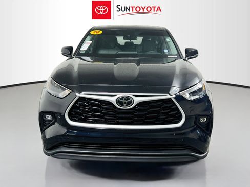 Used 2024 Toyota Highlander LE FWD image 10
