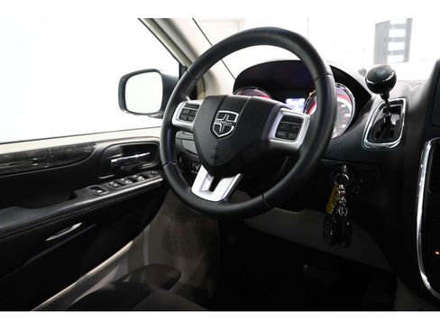 Used 2012 Dodge Grand Caravan Crew FWD image 24