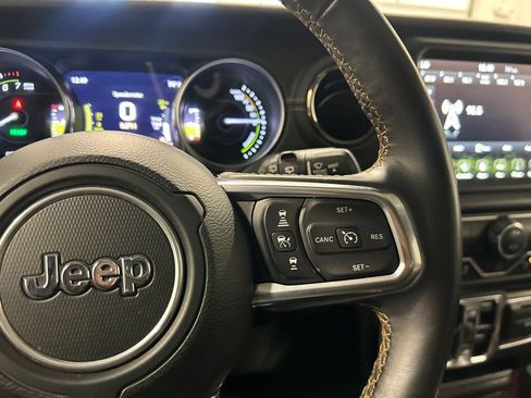 Used 2022 Jeep Wrangler Unlimited Sahara AWD/4WD image 19