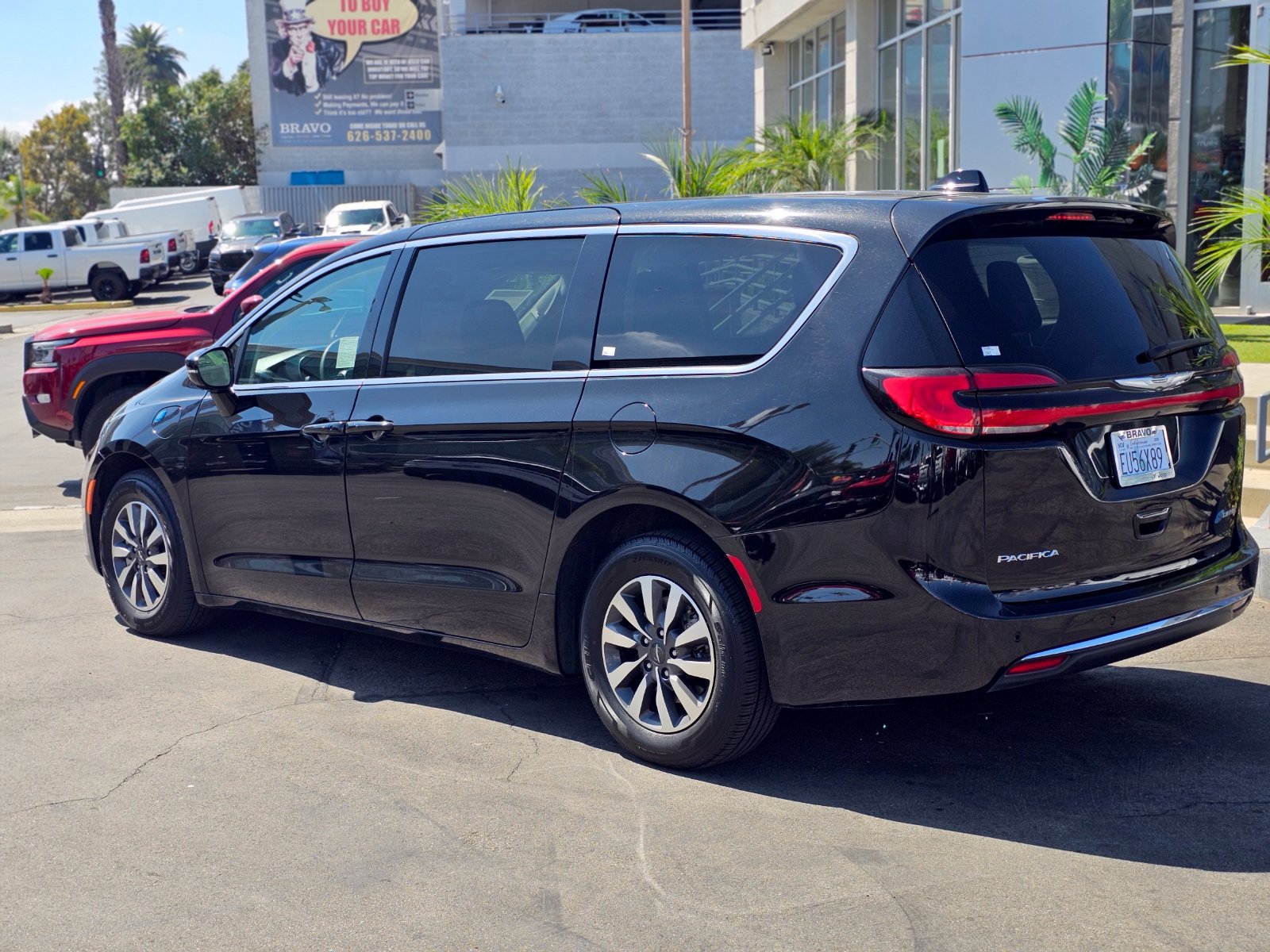 Used 2024 Chrysler Pacifica Limited FWD image 6