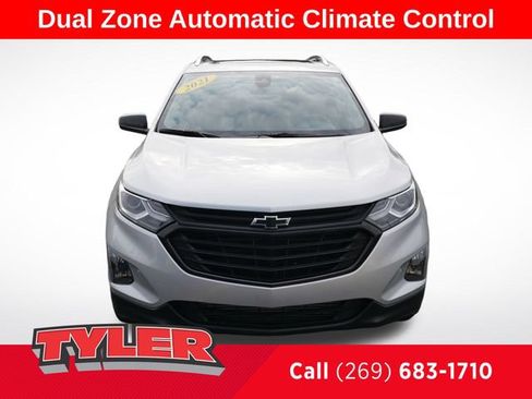 Used 2021 Chevrolet Equinox LT FWD image 2