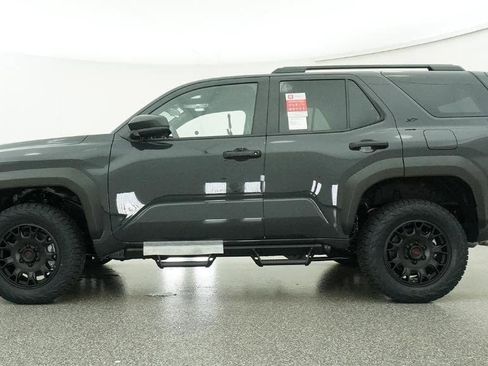 New 2026 Toyota 4Runner SR5 AWD/4WD image 19