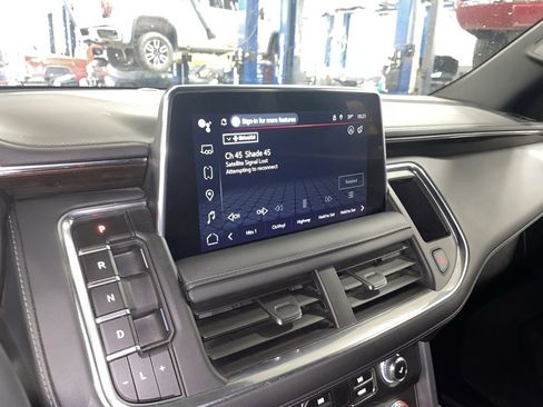 Used 2024 GMC Yukon XL SLE w/ Gmc Pro Safety Plus Package image 16