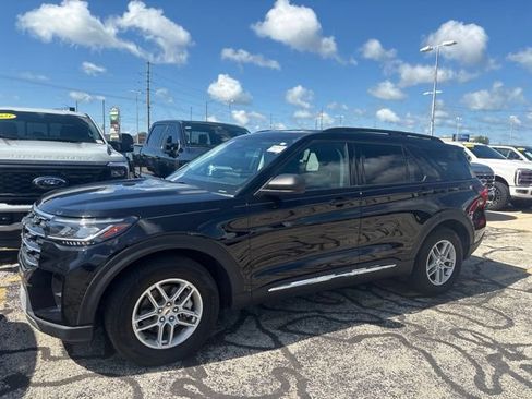 Used 2025 Ford Explorer Active w/ Active Comfort Package RWD image 2