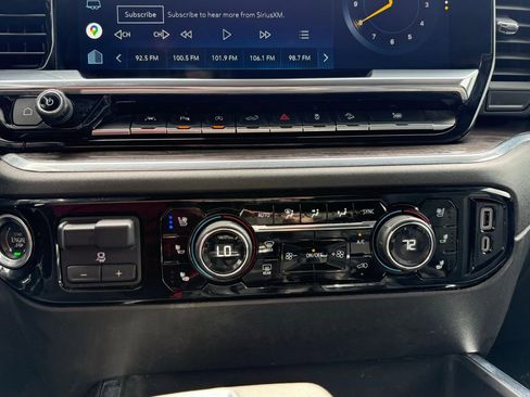 Used 2022 Chevrolet Silverado 1500 LTZ w/ Z71 Off-Road Package image 18