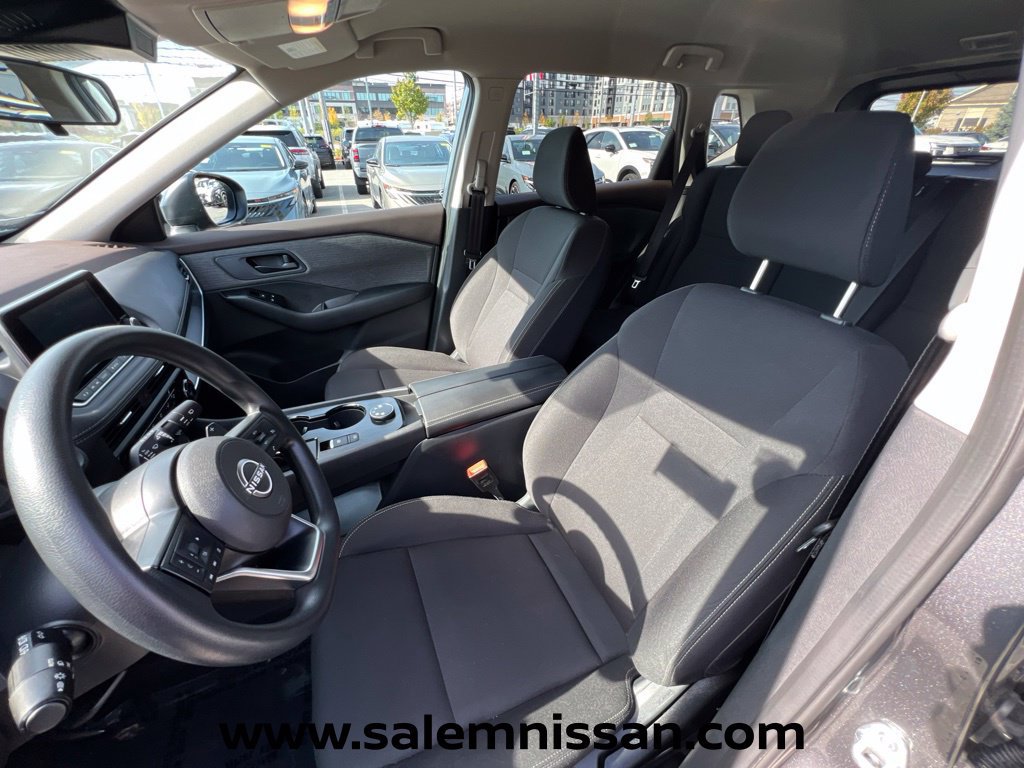 Used 2023 Nissan Rogue S AWD/4WD image 9