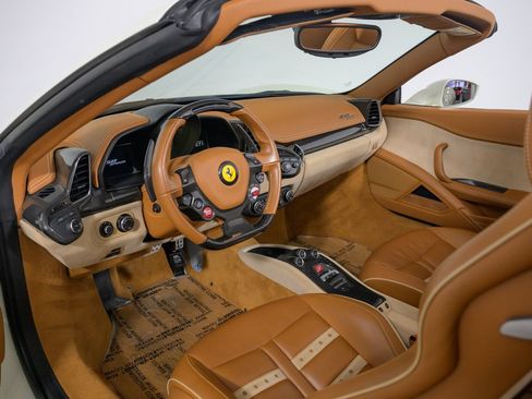 Used 2015 Ferrari 458 Spider RWD image 28