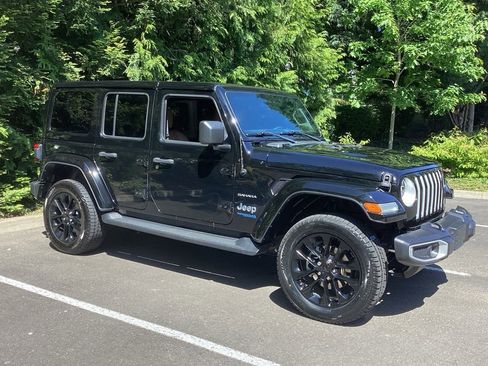 Used 2021 Jeep Wrangler Unlimited Sahara w/ Safety Group AWD/4WD image 8