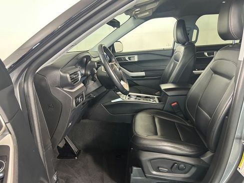 Used 2023 Ford Explorer XLT w/ Equipment Group 202A AWD/4WD image 11