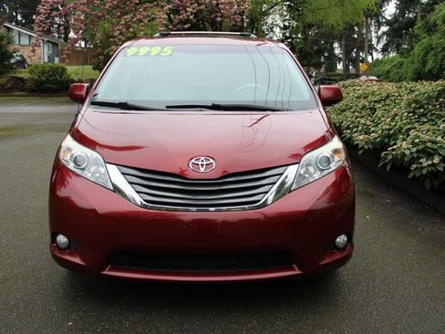Used 2011 Toyota Sienna XLE w/ Entertainment Pkg AWD/4WD image 11