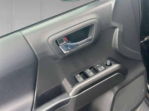 Used 2023 Toyota Tacoma TRD Sport w/ Technology Package image 11