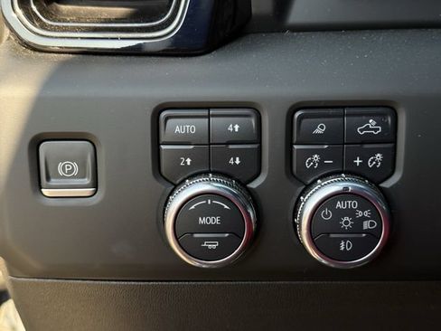 Used 2023 GMC Sierra 1500 AT4 w/ Technology Package AWD/4WD image 23