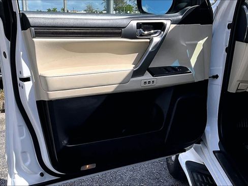 Used 2022 Lexus GX 460 Premium w/ Premium Package image 24