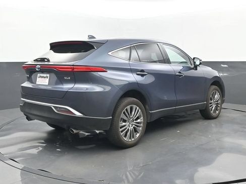 Used 2024 Toyota Venza XLE AWD/4WD image 6