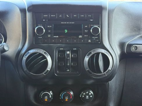 Used 2017 Jeep Wrangler Unlimited Sport w/ Quick Order Package 24S AWD/4WD image 9