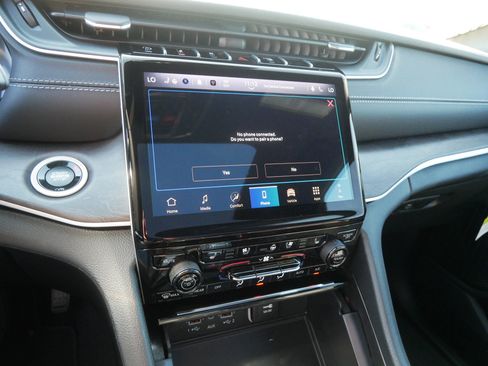 New 2025 Jeep Grand Cherokee Limited image 11