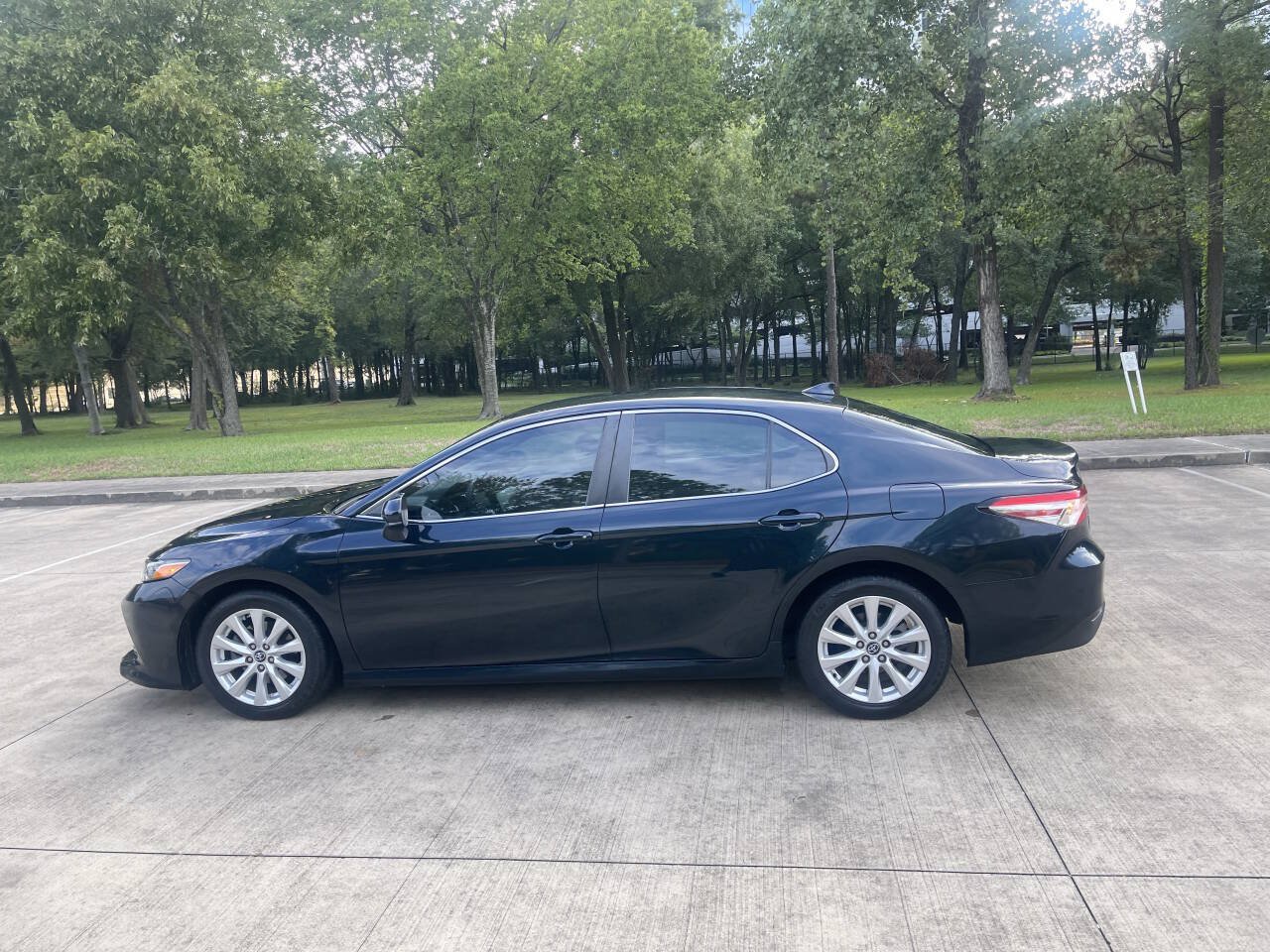 Used 2020 Toyota Camry LE FWD image 7