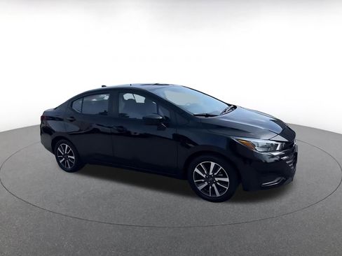 Used 2025 Nissan Versa SV image 2