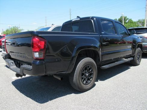 Used 2022 Toyota Tacoma SR5 w/ Technology Package image 4
