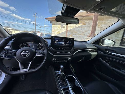 Used 2023 Nissan Altima 2.5 SR w/ SR Premium Package image 10