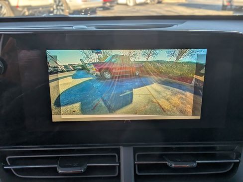 Used 2025 Chevrolet Trax LT w/ LT Convenience Package image 28