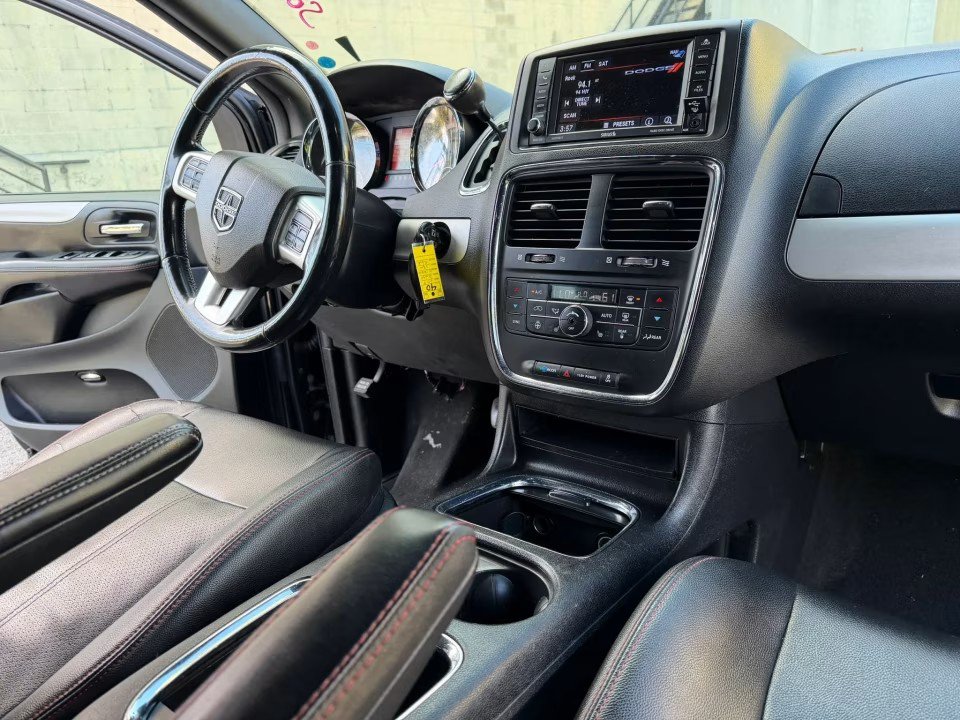 Used 2019 Dodge Grand Caravan GT FWD image 16