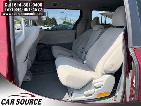 Used 2012 Toyota Sienna LE w/ Towing Pkg FWD image 25