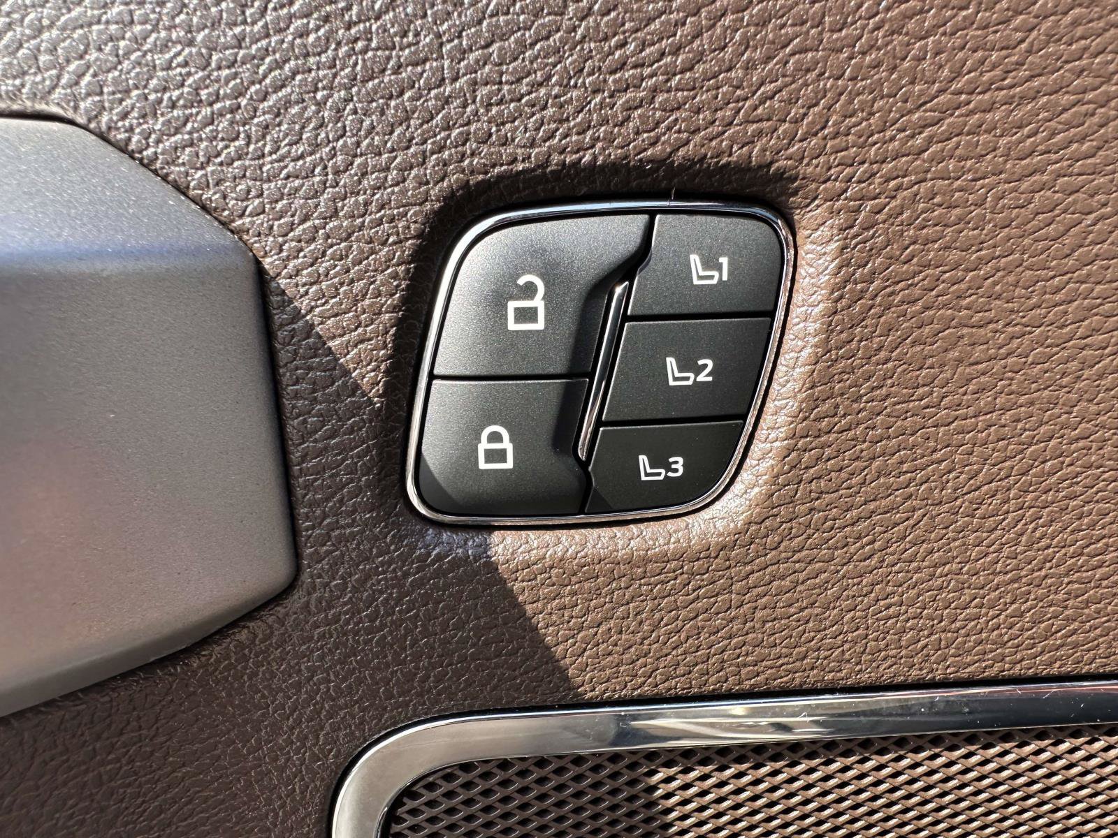 Used 2022 Ford F250 King Ranch w/ King Ranch Ultimate Package AWD/4WD image 9