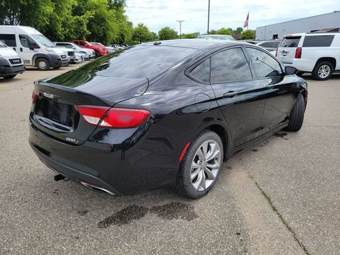 Used 2015 Chrysler 200 S FWD image 3