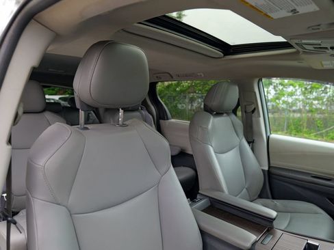 Used 2023 Toyota Sienna XLE FWD image 37