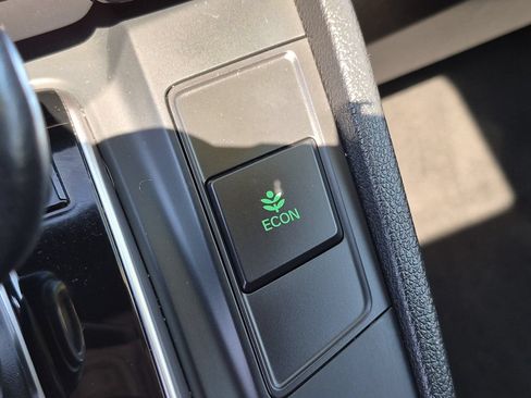 Used 2019 Honda CR-V Touring image 25