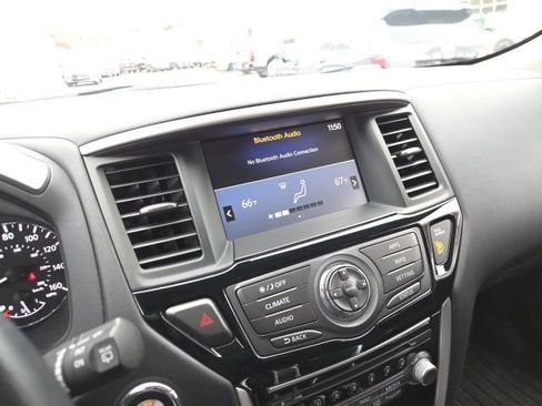 Used 2019 Nissan Pathfinder SV image 10