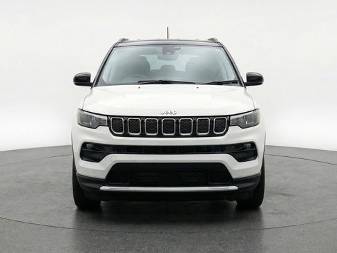 Used 2025 Jeep Compass Limited AWD/4WD image 2