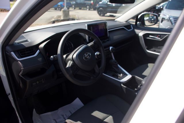 Used 2025 Toyota RAV4 XLE FWD image 9
